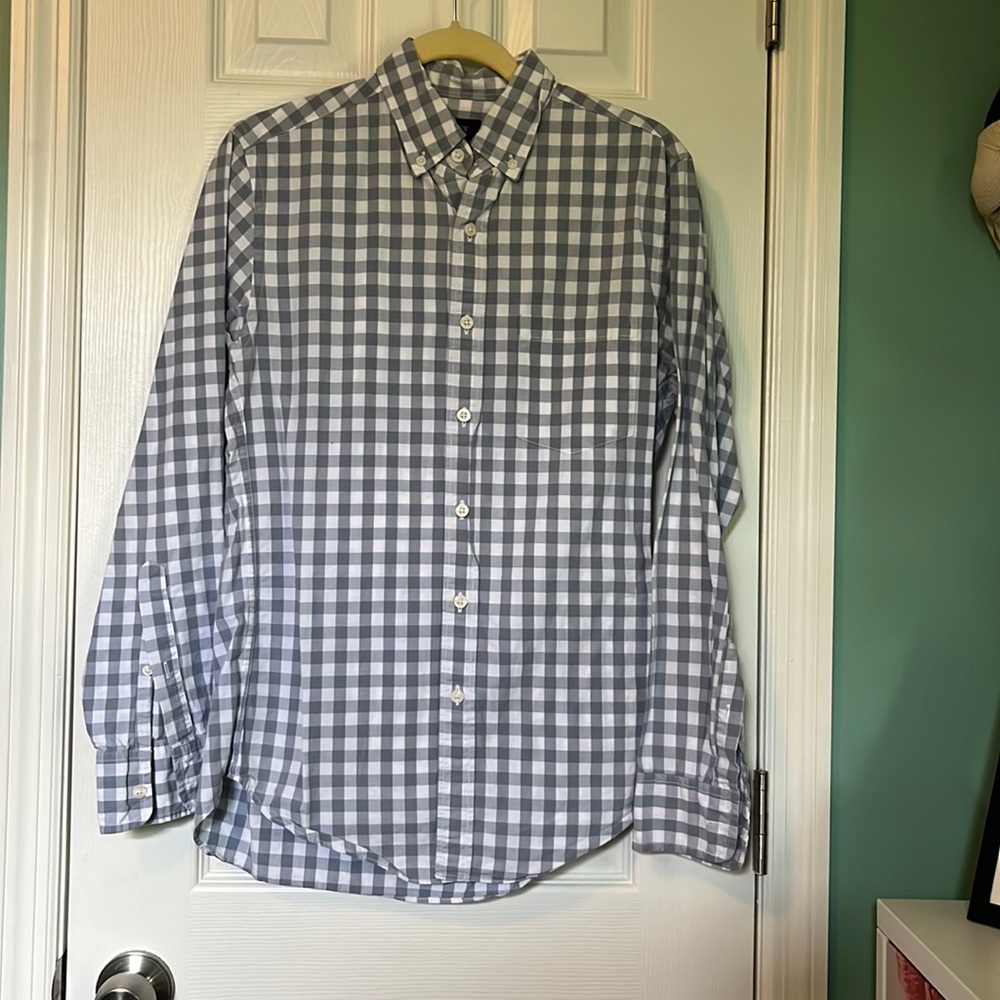 XS mens j crew summer button down. Light weight!